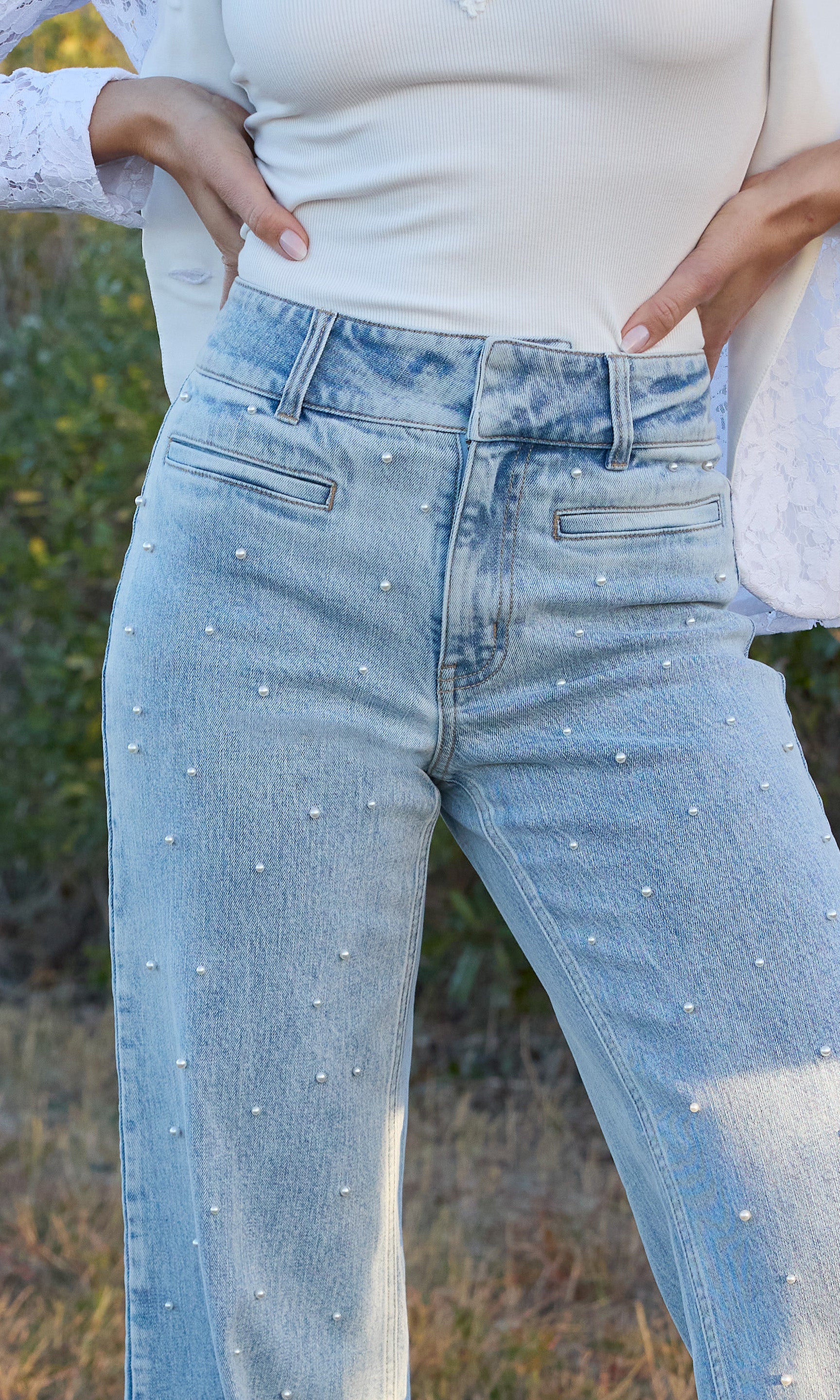Raquel Pearl Jeans in a stylish wide-leg design, made from soft denim for comfort and a trendy look.