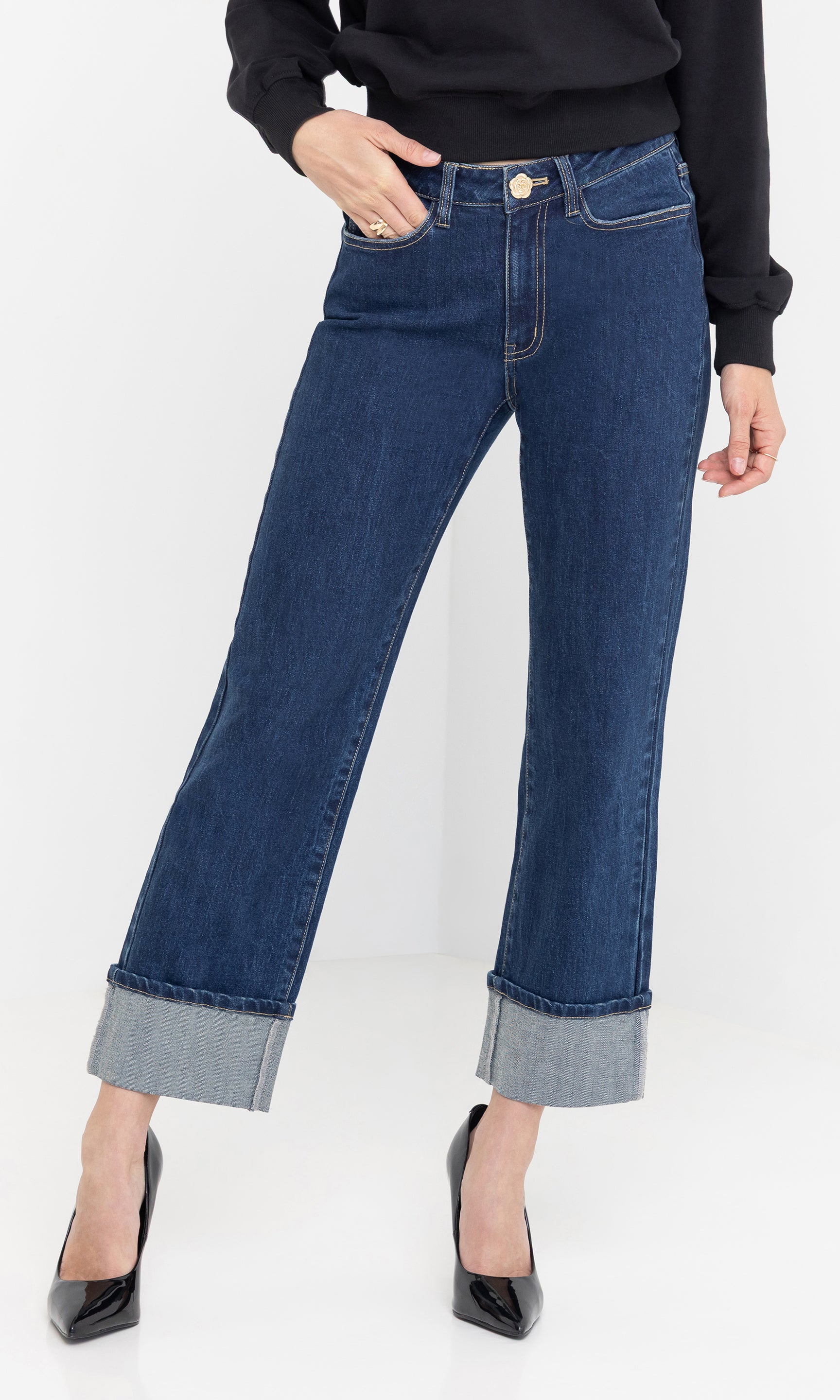 Front view of the model wearing the ryland denim jeans with rolled hems.