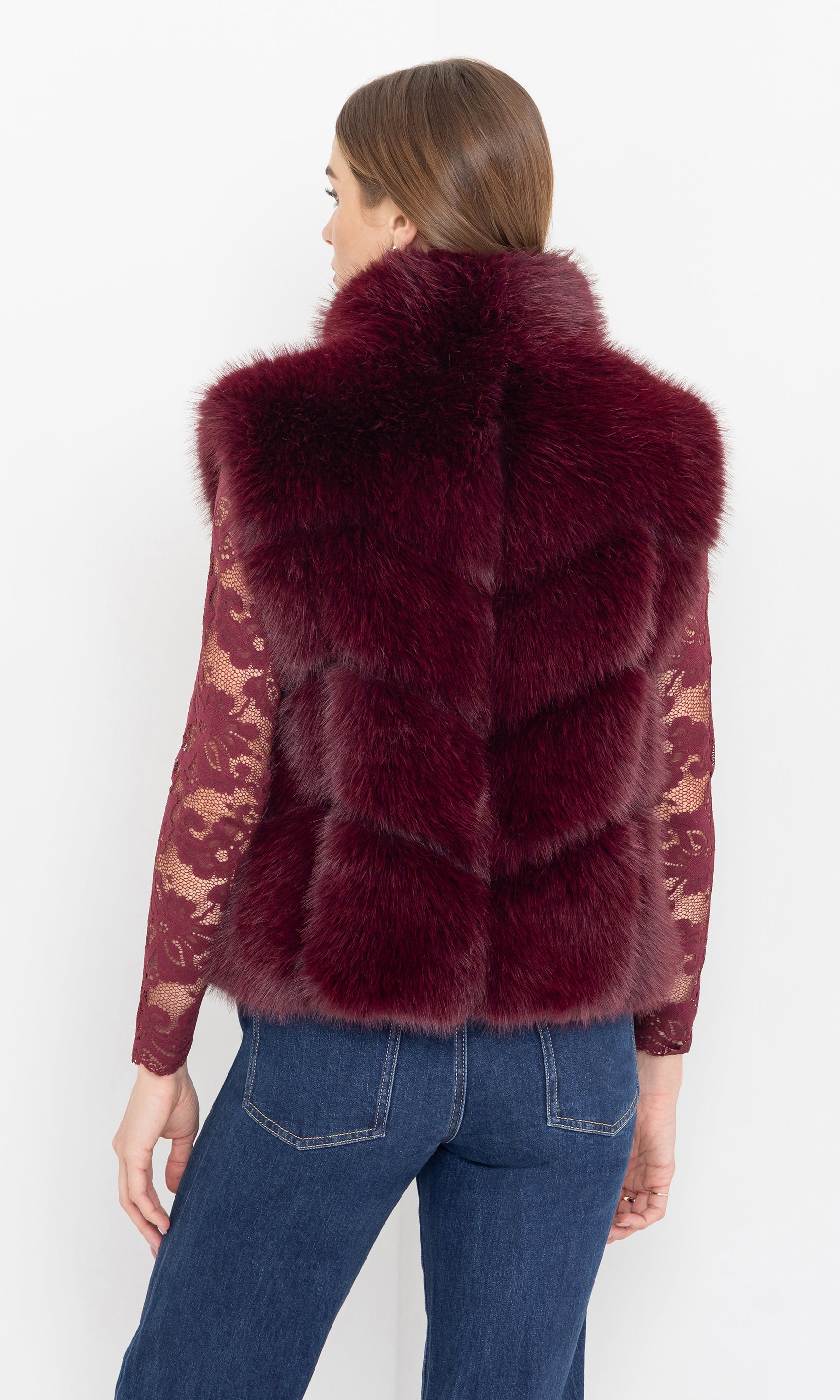 Back view of the rosario faux fur vest showing the chevron design.