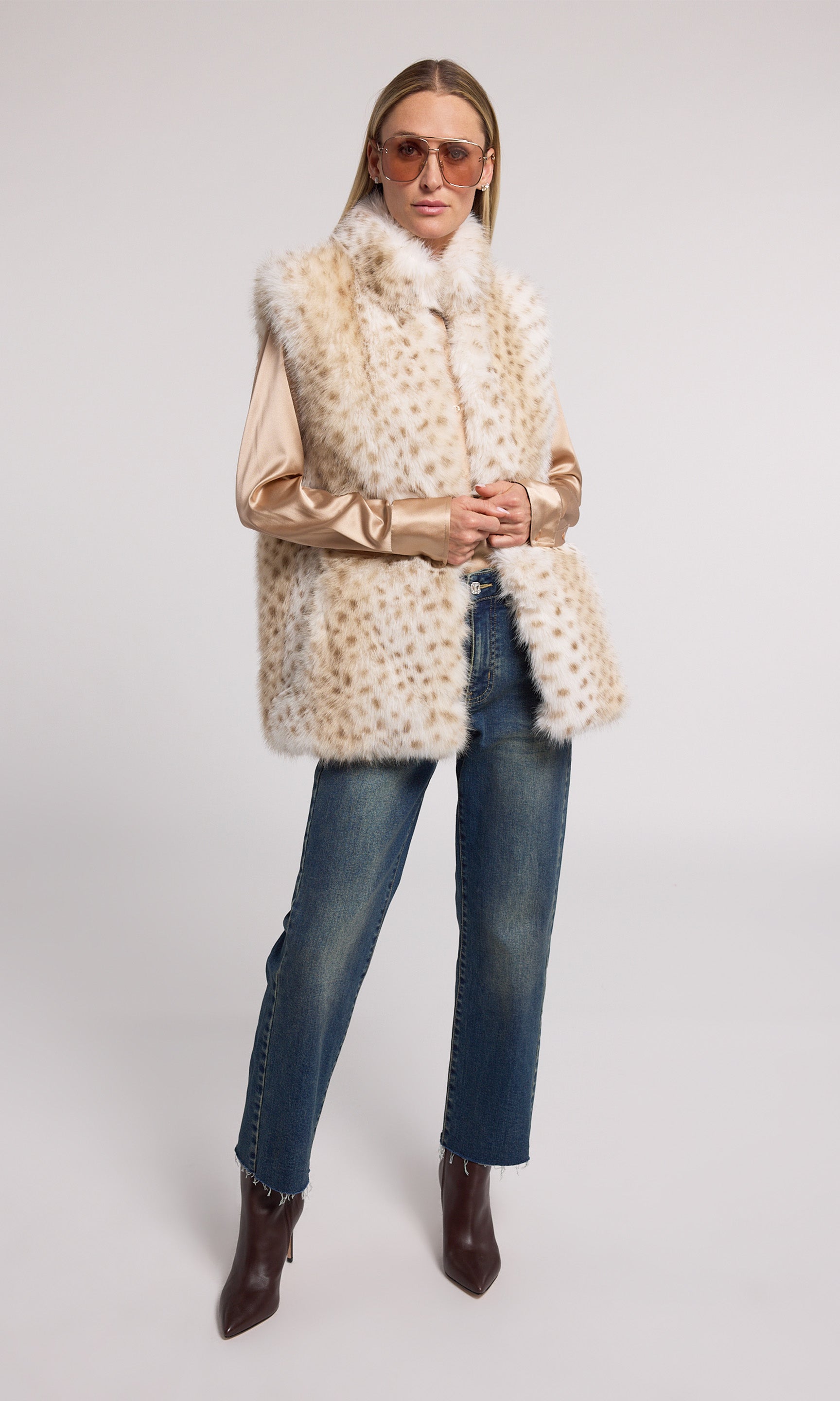 A chic leopard faux fur vest, emphasizing its soft texture and sophisticated appearance, ideal for enhancing any outfit.