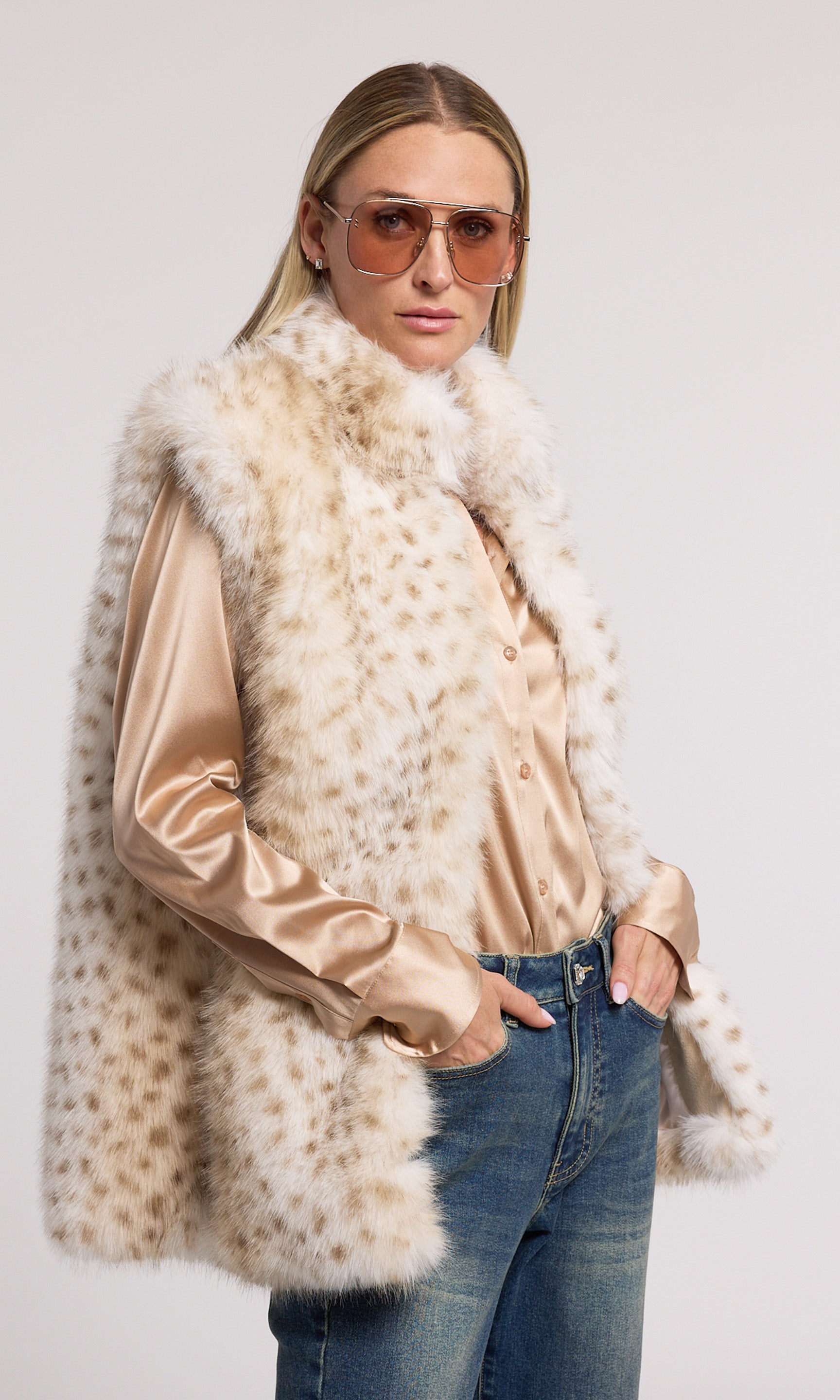A chic leopard faux fur vest, emphasizing its soft texture and sophisticated appearance, ideal for enhancing any outfit.