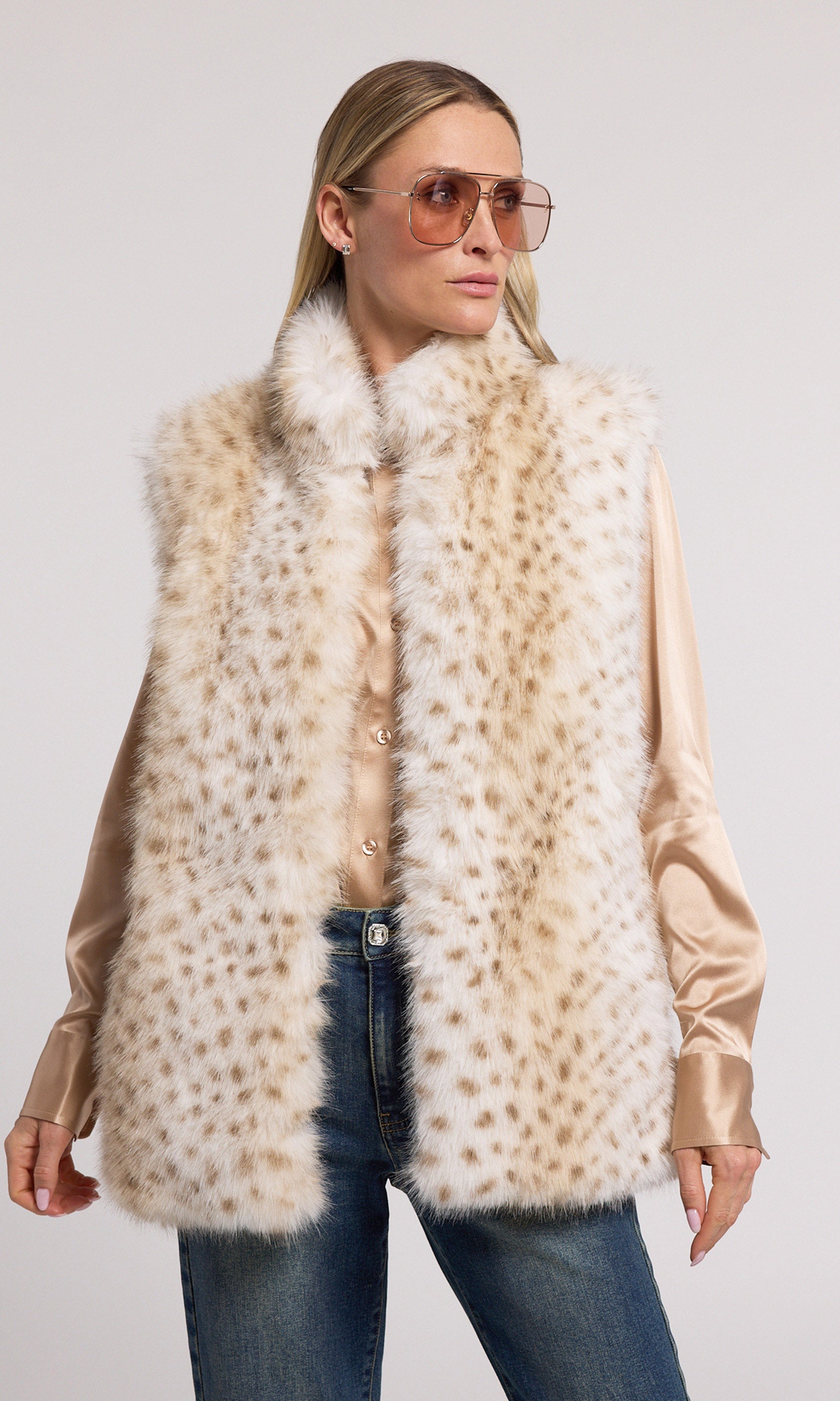 A chic leopard faux fur vest, emphasizing its soft texture and sophisticated appearance, ideal for enhancing any outfit.