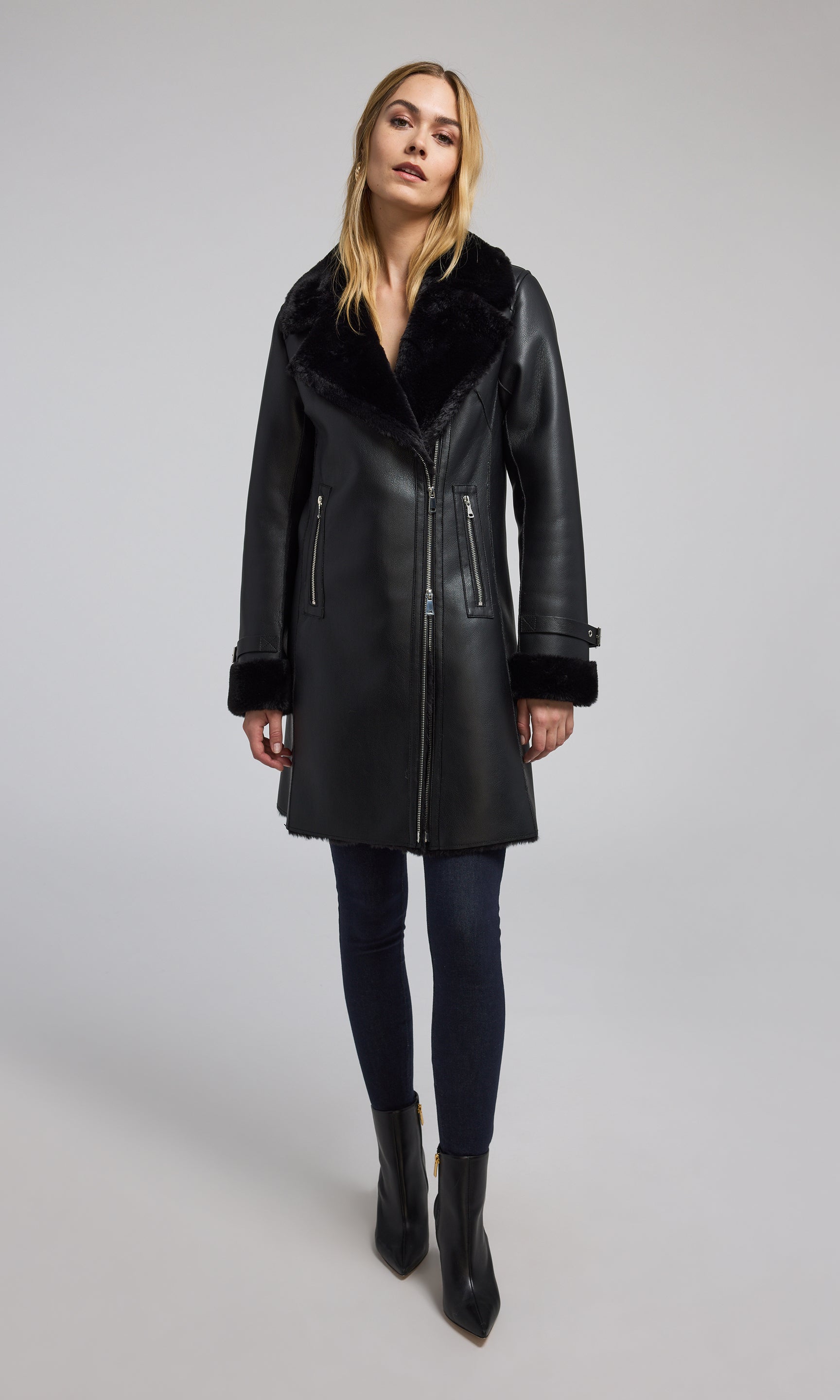  A stylish black leather coat featuring a luxurious fur collar, perfect for adding elegance to any outfit.